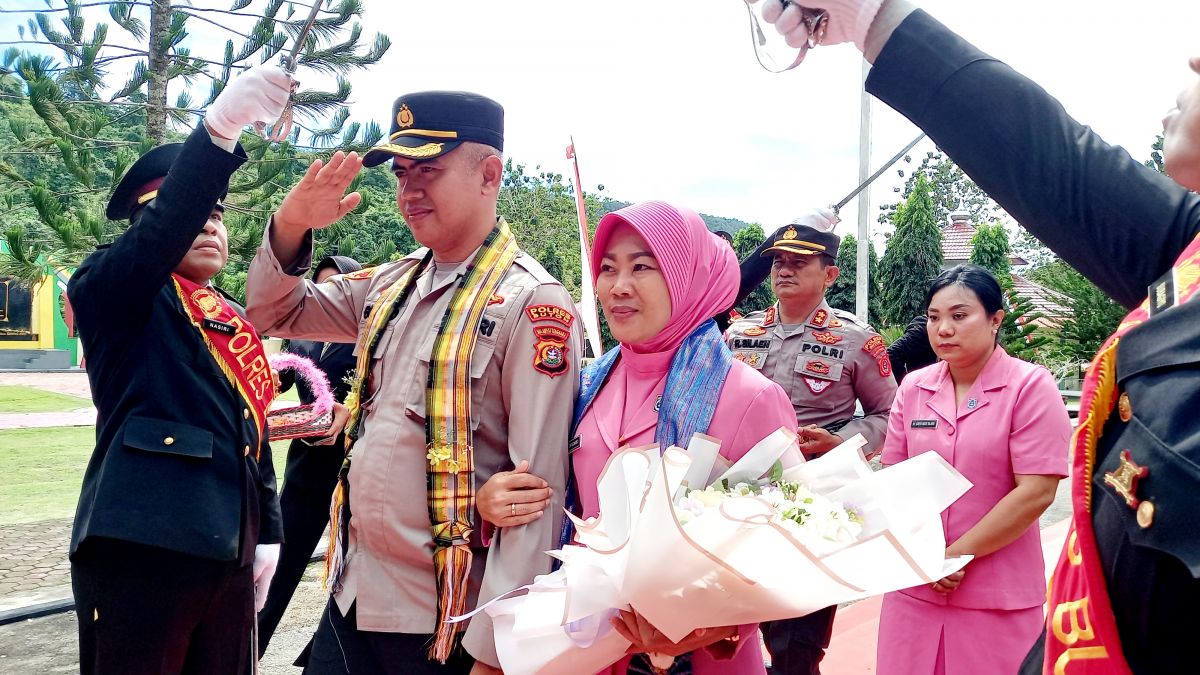 Polres Buton Gelar Acara Kenal Pamit Kapolres Polres Buton Gelar Acara Kenal Pamit Kapolres