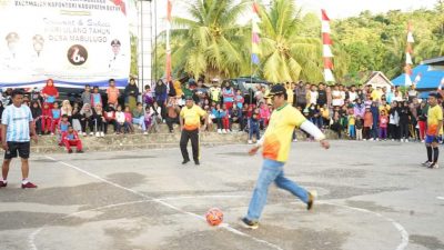 Peringati HUT Mabulugo, Bupati Buton Ikut Jalan Santai dan Turut Main Futsal