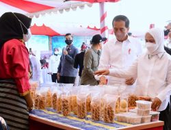 Presiden Jokowi Tinjau Pameran UMKM di Wakatobi