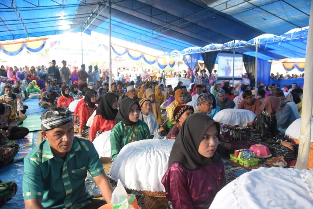 Hadiri HUT Desa Mabulugo, Bupati Buton Disambut Tarian Bali dan Buton