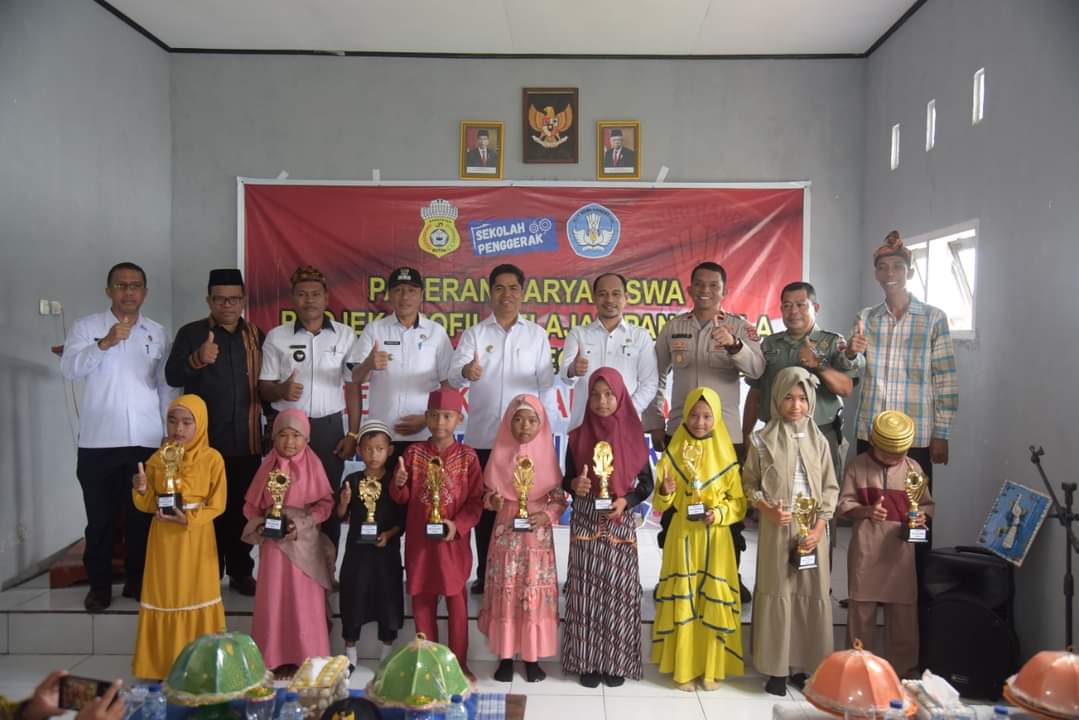 Bupati Buton Hadiri Pameran Karya Siswa Projek Profil Pelajar Pancasila SDN 115 Buton