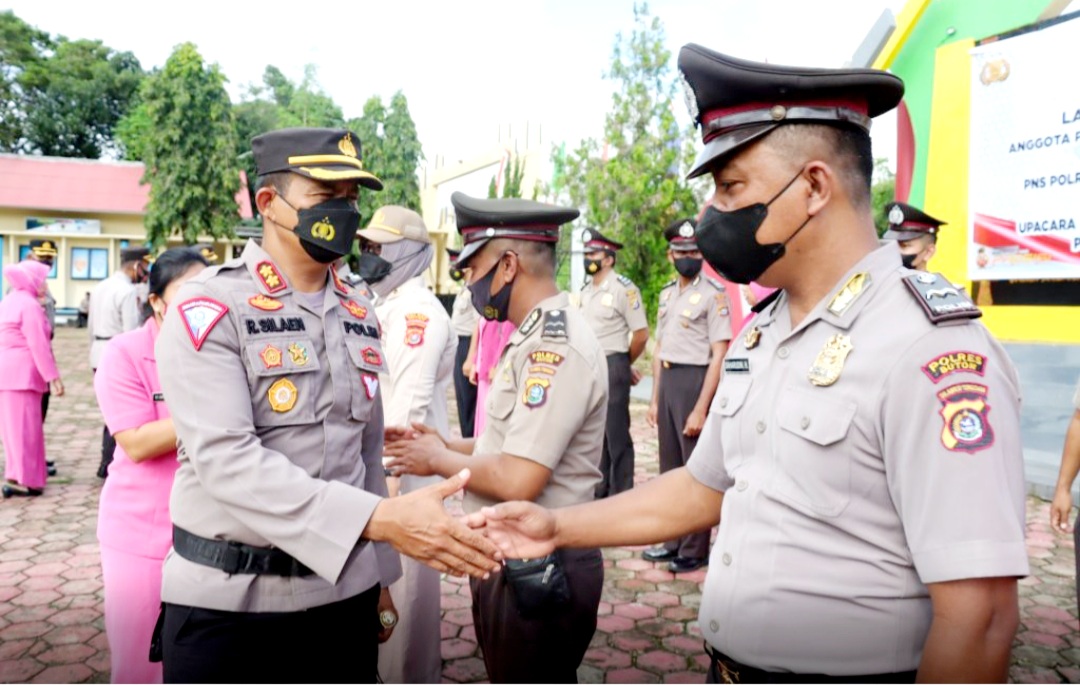 16 Personil Polres Buton Naik Pangkat