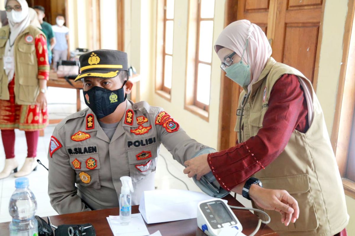 HUT Kabupaten Buton, IDI Gelar Pengobatan Gratis dan Sunatan Massal