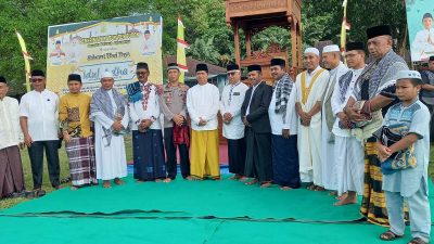 Bupati dan Wabup Buton Salat Ied di Lapangan Banabungi