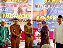 Gubernur Serahkan Sapi Kurban Presiden RI Kepada Bupati Buton