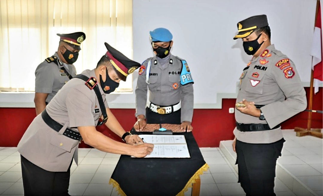 Kasat Intel dan Kabag Ren Polres Buton Berganti