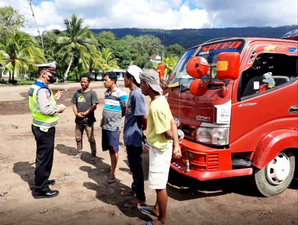 Sat Lantas Polres Buton Edukasi Masyarakat Tentang Keselamatan Berlalu Lintas