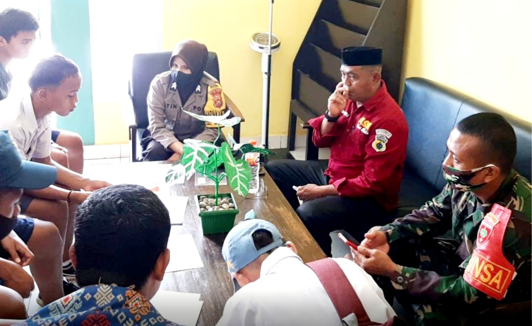 Bhabinkamtibmas Desa Lapodi Lakukan Problem Solving Perkelahian antar Pelajar di SMPN 11 Buton