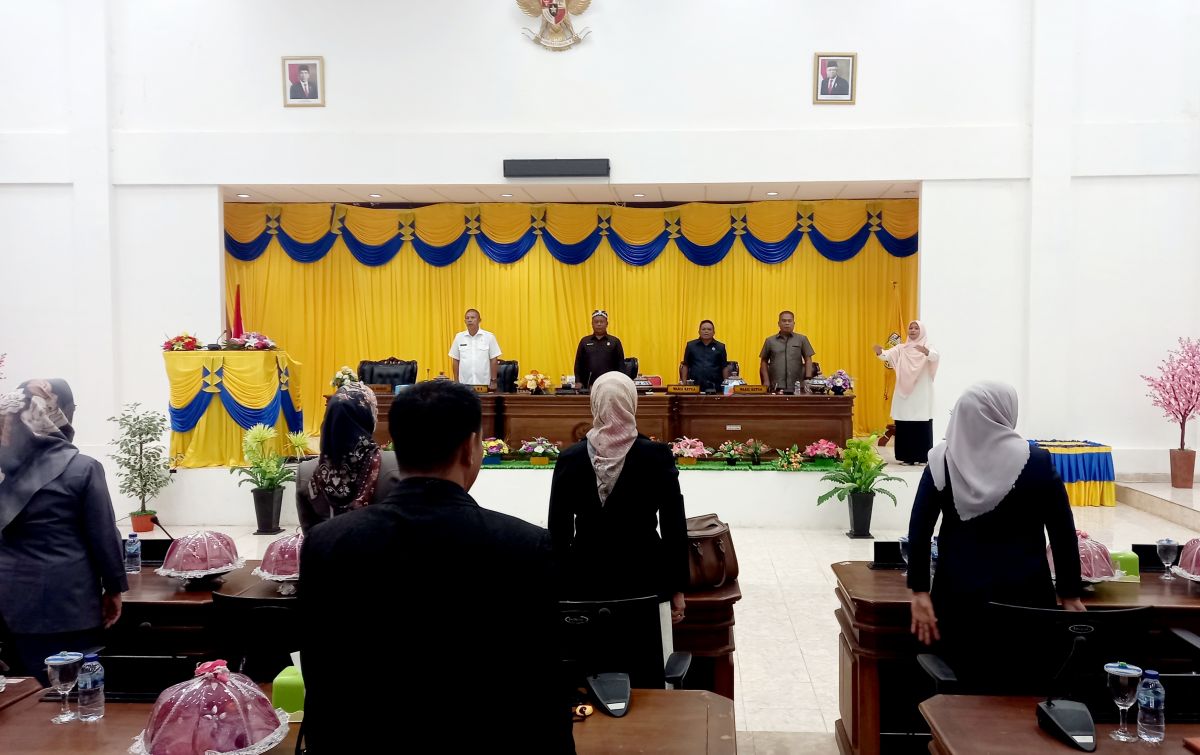 Bupati Buton Beri Jawaban atas Pandangan Umum Fraksi dan Banggar DPRD Terhadap LKPJ 2021