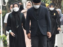 Ridwan Kamil dan Ulama Setempat Ikut Mandikan Eril secara Syariat Islam