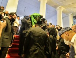 KSAD Dudung Sampaikan Belasungkawa kepada Ridwan Kamil di Gedung Pakuan