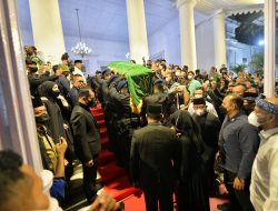 Ahmad Heryawan Melayat ke Gedung Pakuan: Saya Bisa Rasakan Beratnya Ditinggal Anak