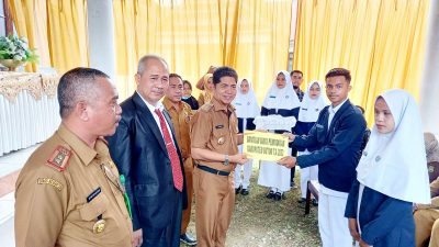 Mahasiswa Keperawatan Buton dapat Bantuan Beasiswa dari Bupati Buton