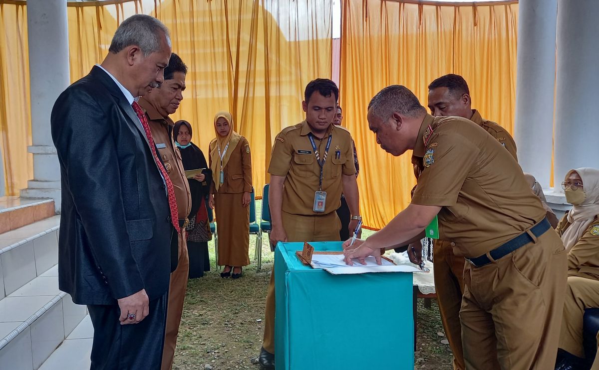 Mahasiswa Keperawatan Buton dapat Bantuan Beasiswa dari Bupati Buton Mahasiswa Keperawatan Buton dapat Bantuan Beasiswa dari Bupati Buton