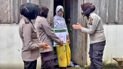 Jelang Hut Polwan Ke-74, Polwan Polres Buton Gelar Bakti Sosial
