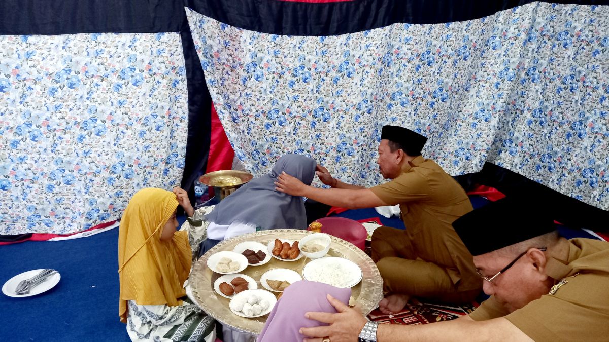 Pemkab Buton Gelar Tradisi 10 Muharram, Santuni Anak Yatim Piatu Pemkab Buton Gelar Tradisi 10 Muharram, Santuni Anak Yatim Piatu