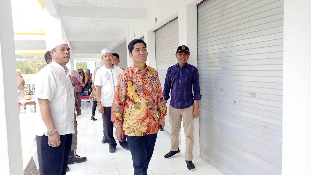 Bupati Harap Pasar Sore Ompu Jadi Pusat Perdagangan di Buton Bupati Harap Pasar Sore Ompu Jadi Pusat Perdagangan di Buton