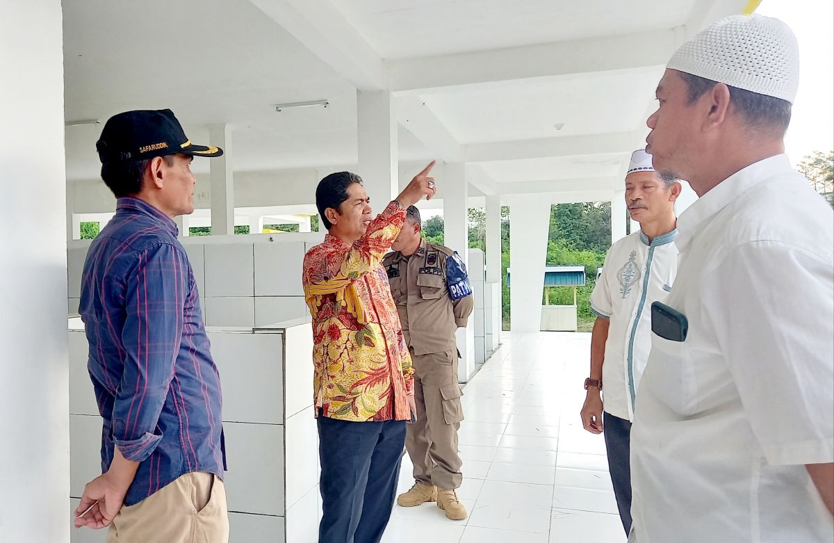 Bupati Harap Pasar Sore Ompu Jadi Pusat Perdagangan di Buton Bupati Harap Pasar Sore Ompu Jadi Pusat Perdagangan di Buton