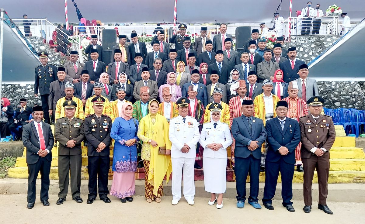HUT RI Ke 77 Presiden Jokowi Kenakan Pakaian Adat Buton, Bupati : "Kita Bangga" HUT RI Ke 77 Presiden Jokowi Kenakan Pakaian Adat Buton, Bupati : "Kita Bangga"