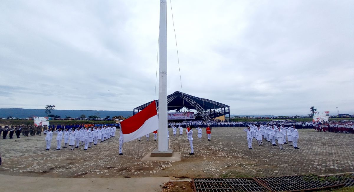 HUT RI Ke 77 Presiden Jokowi Kenakan Pakaian Adat Buton, Bupati : "Kita Bangga" HUT RI Ke 77 Presiden Jokowi Kenakan Pakaian Adat Buton, Bupati : "Kita Bangga"