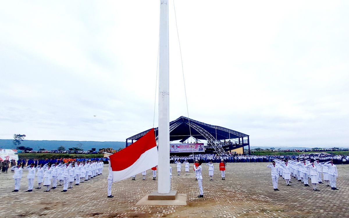 Paskibraka Buton Sukses Kibarkan Bendera Merah Putih