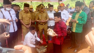 Letakkan Batu Pertama Pembangunan Pondok Pesantren Al-Ikhlas