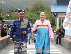 Bule Peserta Sail Indonesia 2022, Ramaikan Buton Fashion Show Week