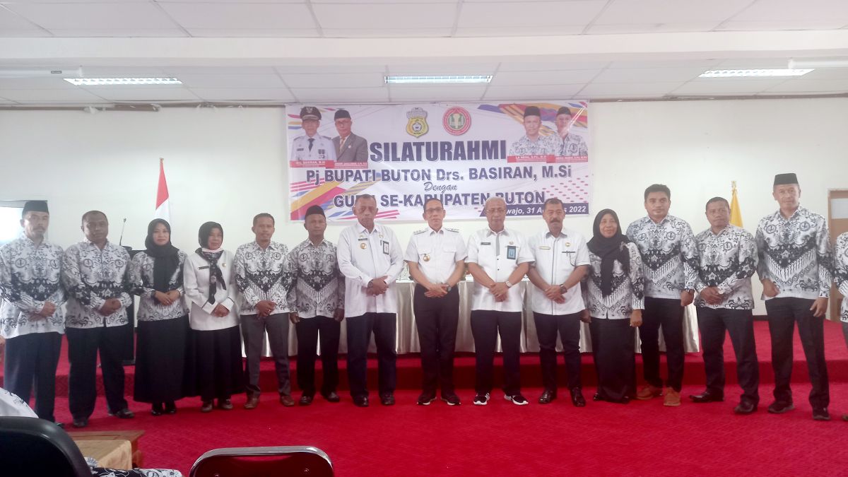 Ratusan Guru Antusias Silaturahim dengan Pj Bupati Buton