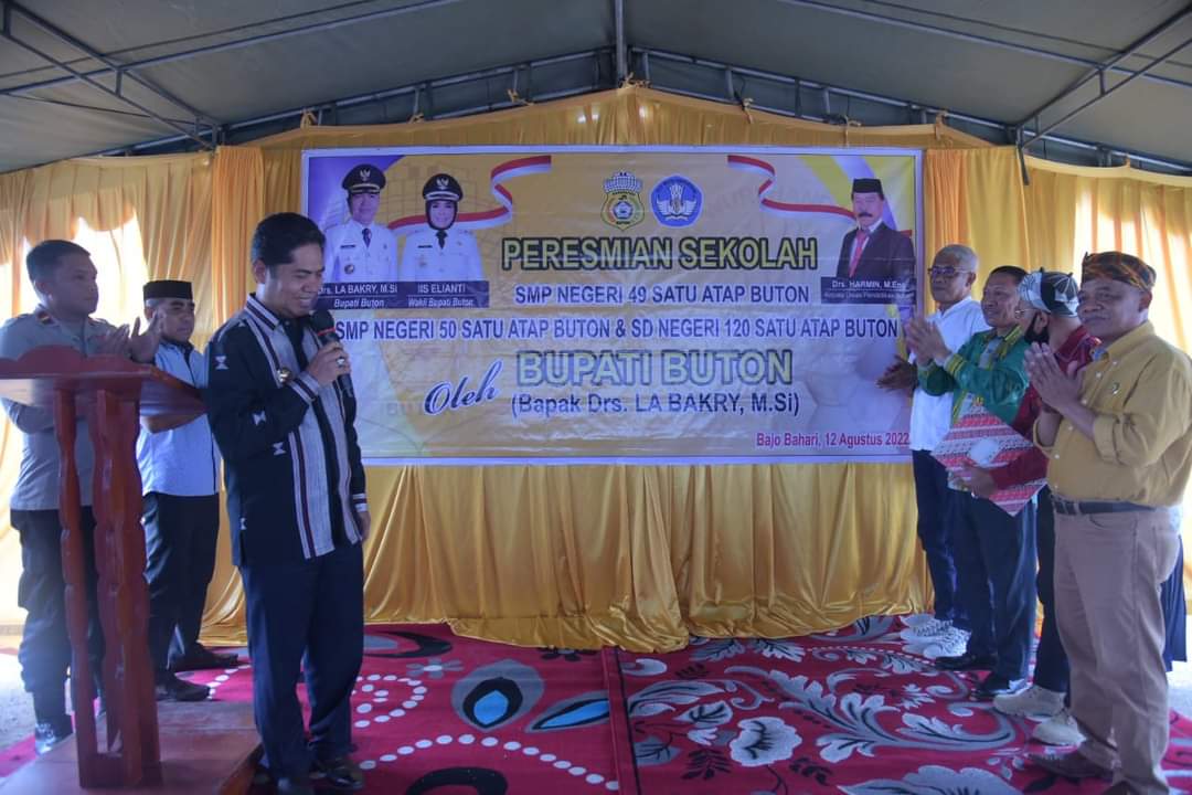 Bupati Buton Resmikan Tiga Sekolah di Lasalimu dan Wabula