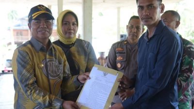 Bupati Buton Serahkan SK Penurunan Status Hutan