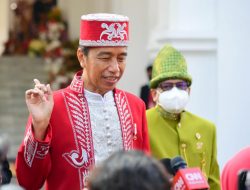 Arti Pakaian Adat Dolomani yang Dikenakan Presiden RI