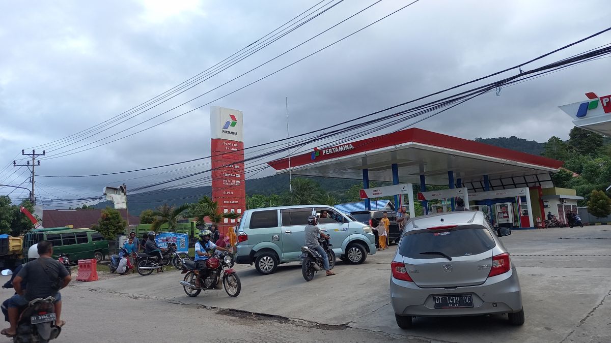 BBM Naik, SPBU Pasarwajo Tunda Pelayanan, Harga di Pengecer Naik
