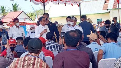 Tiba di Buton Presiden Jokowi Serahkan BLT, :"Jangan Dibelikan Baju Baru"