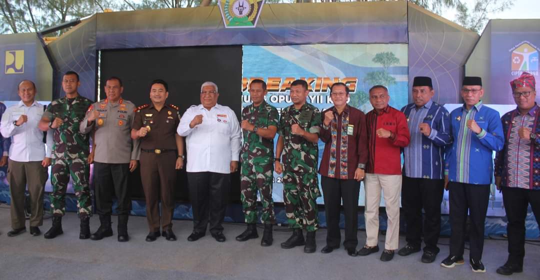 Gubernur Sultra Letakan Batu Pertama Pembangunan Patung Oputa Yi Koo