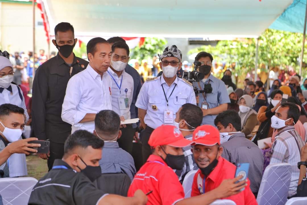 Presiden RI Kunjungi Tambang Aspal Buton