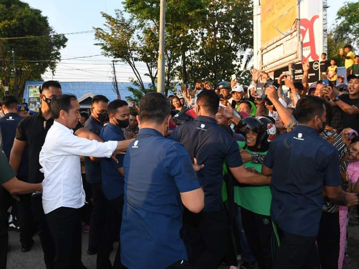 Warga Baubau Antusias Sambut Presiden Jokowi