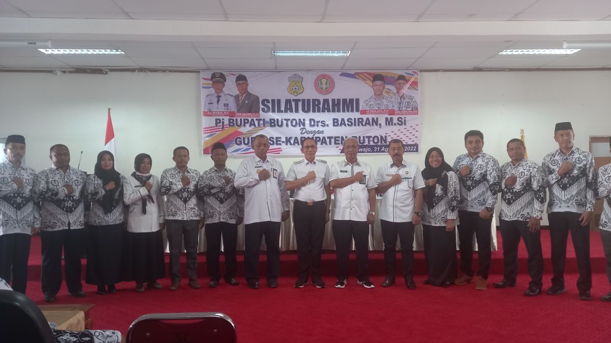 Gaungkan Tagline Buton Selalu Di Hati, Pj Bupati Buton Minta Jajaran Bekerja dengan Hati Gaungkan Tagline Buton Selalu Di Hati, Pj Bupati Buton Minta Jajaran Bekerja dengan Hati