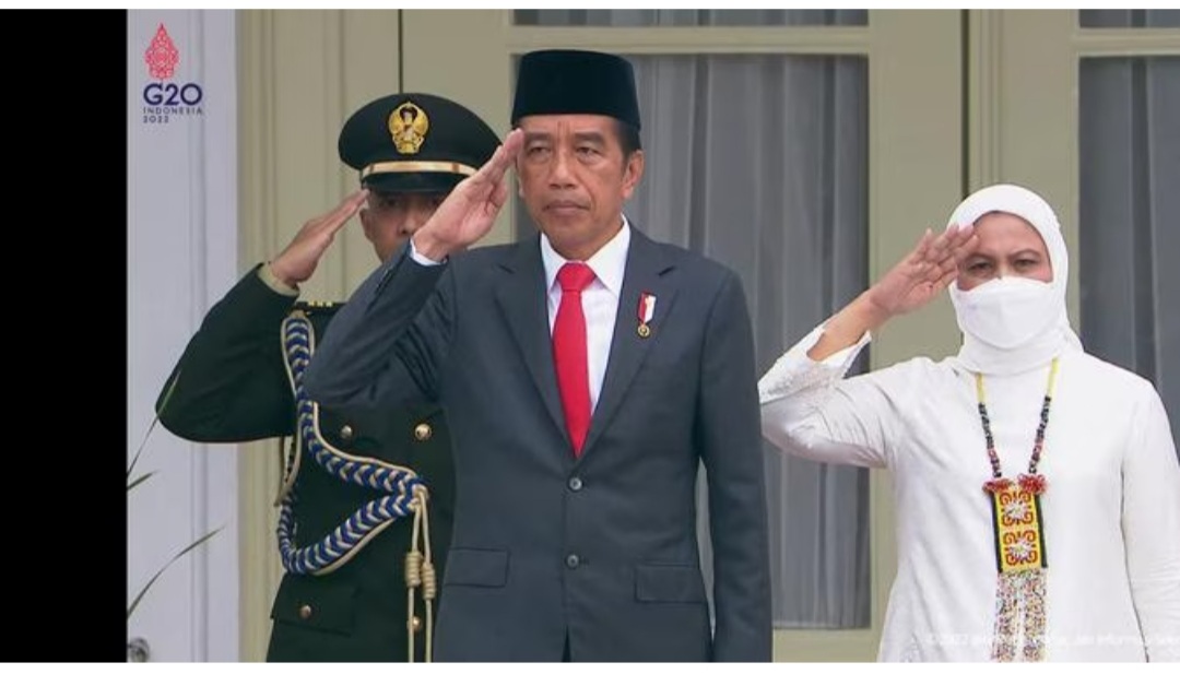 Jokowi Pimpin Upacara HUT ke-77 TNI di Istana Merdeka