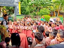 Tingkatkan Minat Baca Bhabinkamtibmas Pasarwajo Hadirkan Mobil Perpustakaan