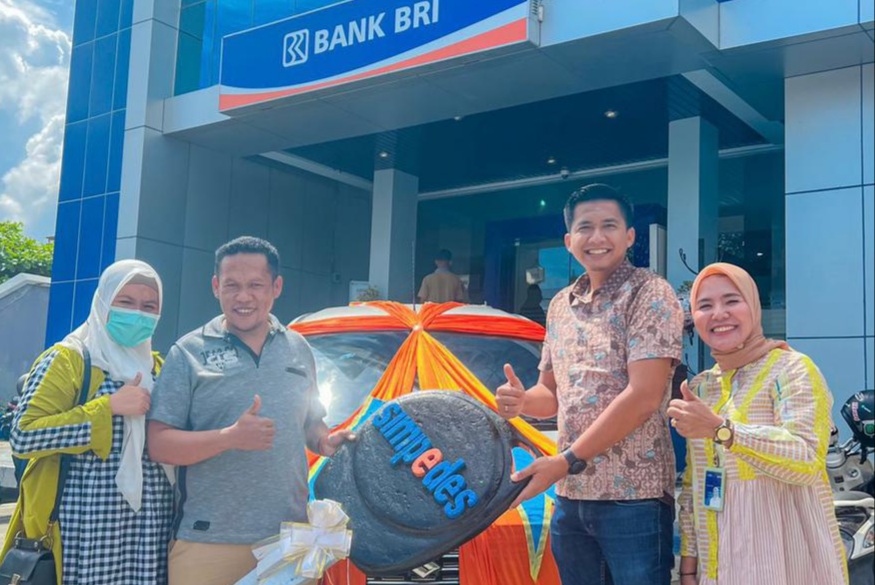 Nasabah BRI Asal Buton Bawa Pulang Suzuki Ertiga