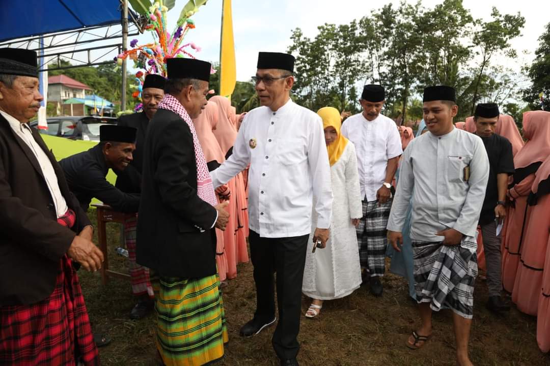 Pj Bupati Buton Hadiri Peringatan Maulid di Desa Barangka