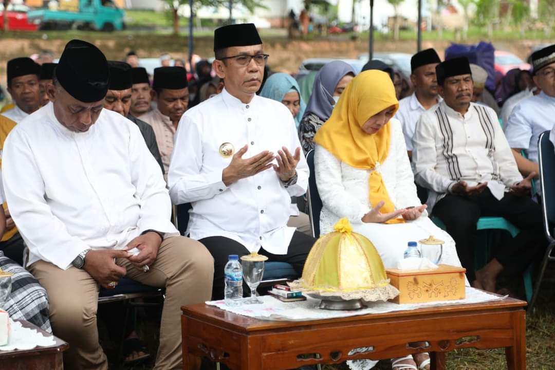 Pj Bupati Buton Hadiri Peringatan Maulid di Desa Barangka Pj Bupati Buton Hadiri Peringatan Maulid di Desa Barangka