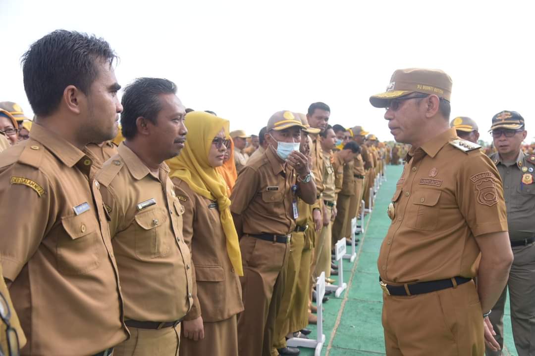 Pimpin Apel Gabungan, Pj. Bupati Buton Kembali Tekankan Kedisplinan dan Profesionalisme