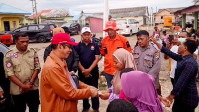 Rumah Roboh Diterjang Angin Kencang dan Hujan, Basiran Tinjau Langsung dan Beri Bantuan