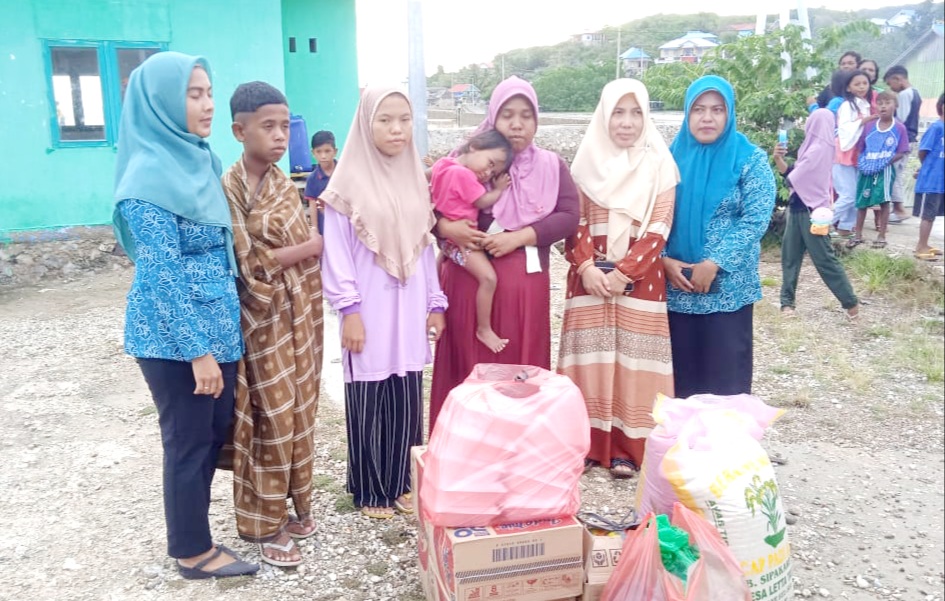 Rumah Roboh Diterjang Angin Kencang dan Hujan, Basiran Tinjau Langsung dan Beri Bantuan