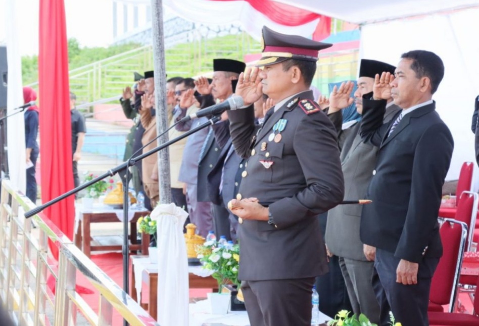 Pemkab Buton Gelar Upacara Hari Pahlawan nasional, Kapolres Buton Jadi Inspektur Upacara