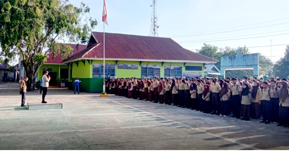 Kapolres Buton Beri Motivasi dan Arahan kepada Pelajar SMA Negeri 1 Pasarwajo