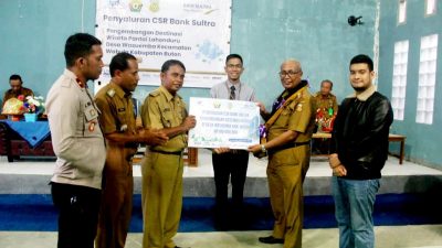 Sekda Buton Terima Bantuan CSR Bank Sultra dan Resmikan Kantor Desa Wasuemba