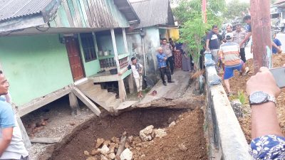 Rumah Warga Wakoko Tertimpa Longsor Sedalam 6 Meter