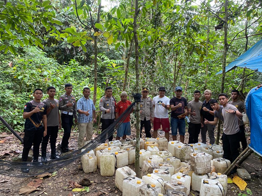 Polres Buton Berhasil Amankan 2 Ton Miras Tradisional